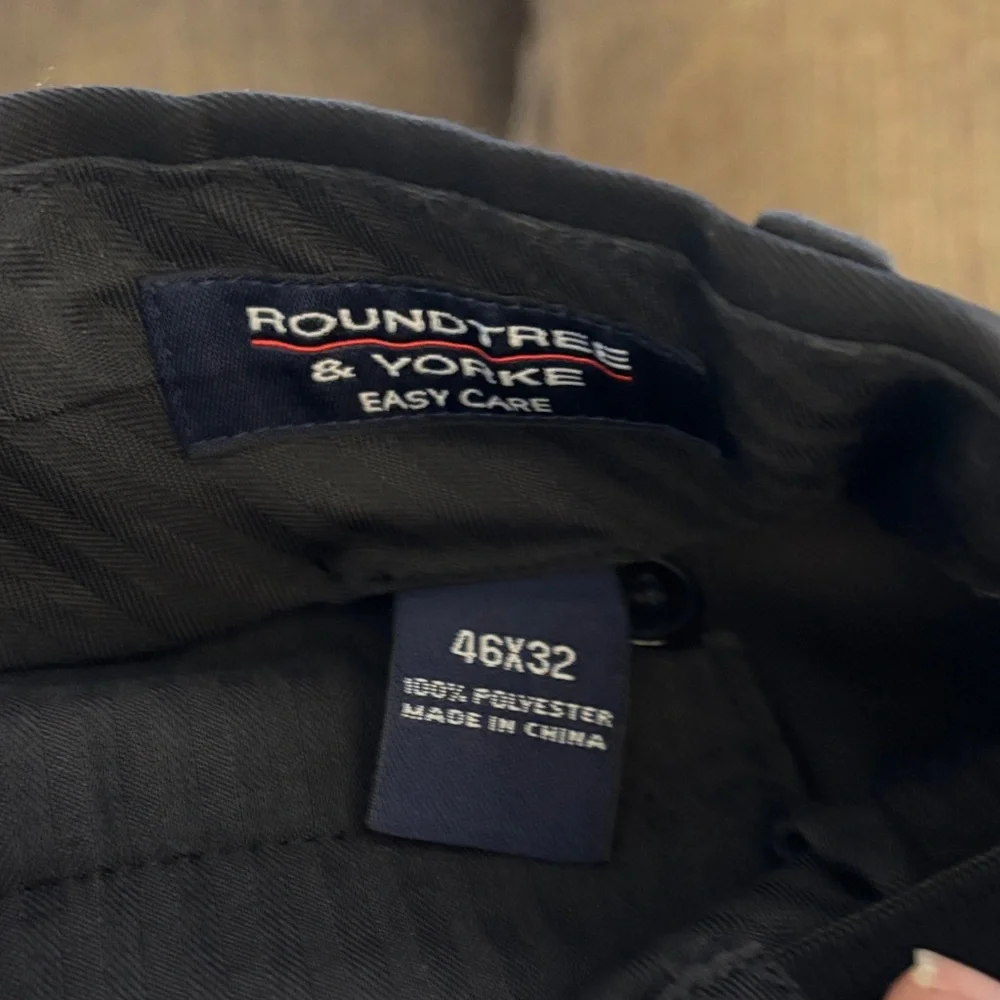 Roundtree & Yorke Black/ dark Gray Men's Dress Pants - Easy Care - Picture 3 of 6